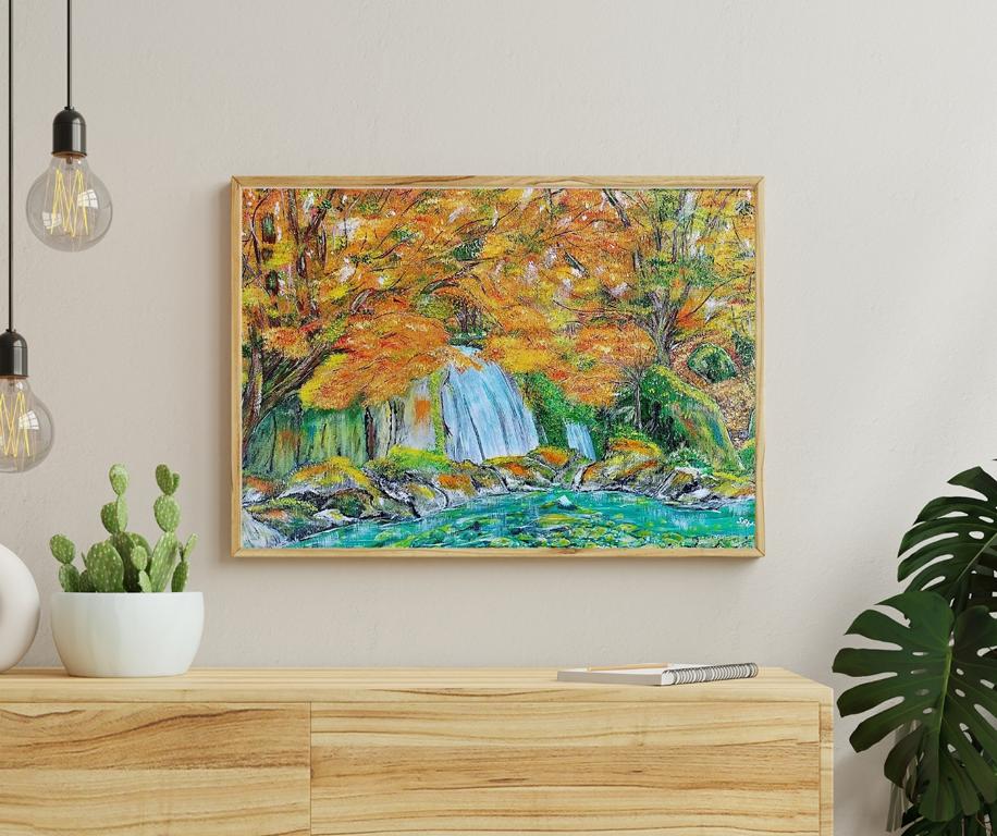 Ein ruhiger Bach im Herbst.